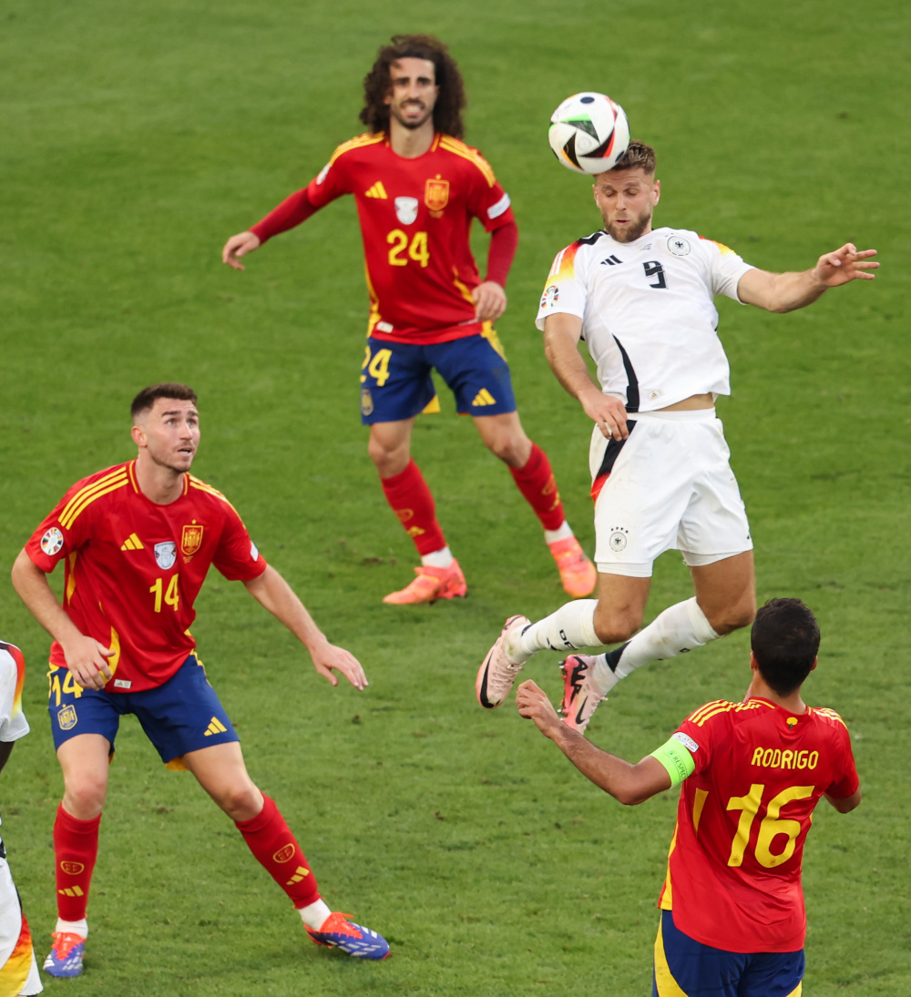 西班牙国家女子足球队实力突出，进入四强