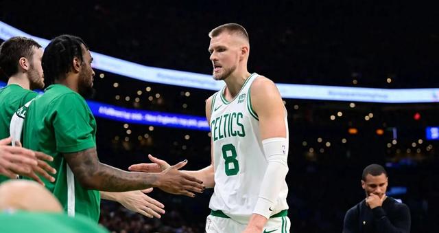 黄蜂险胜命运悬念，浓眉哥关键表现点燃全场！