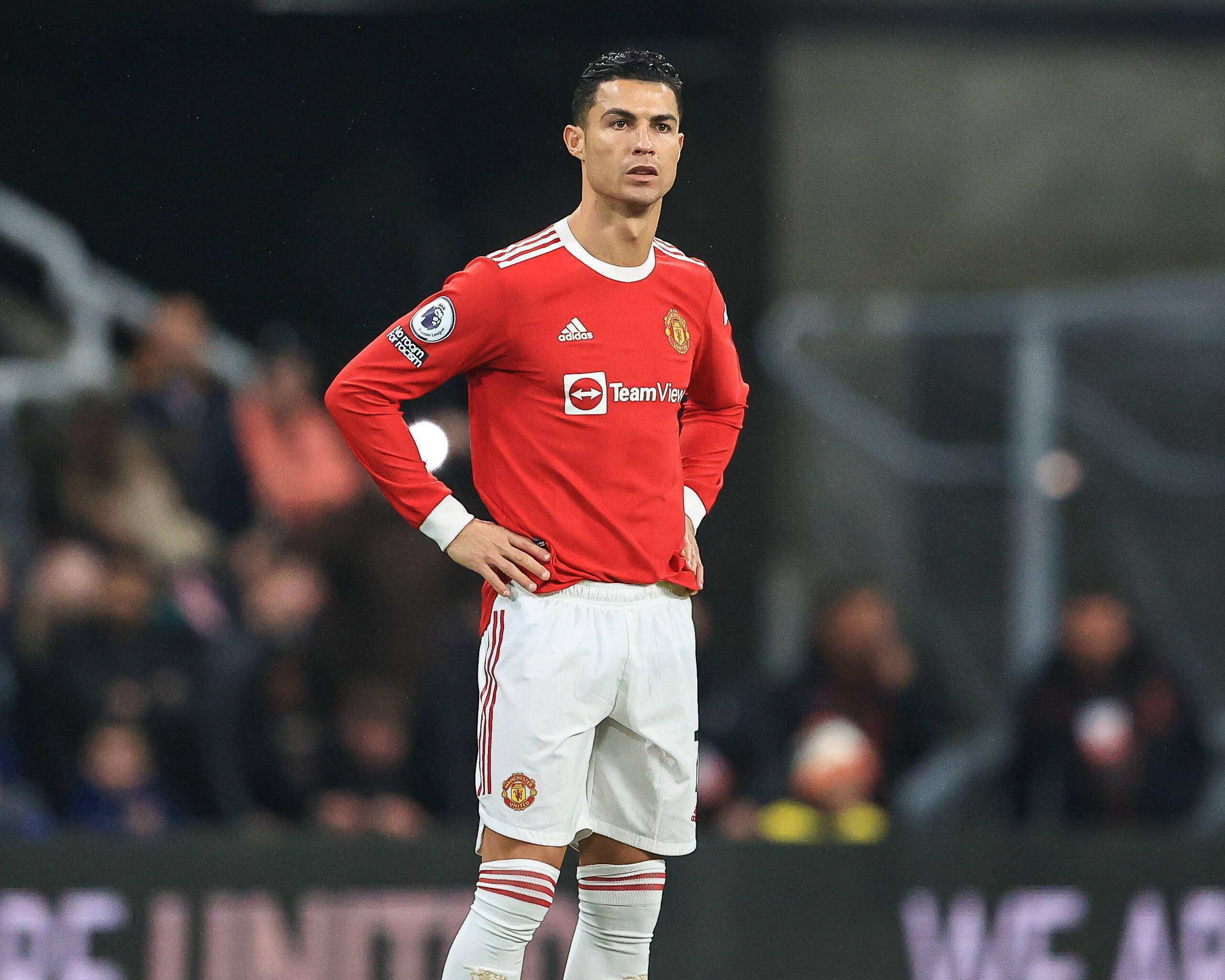 C罗重返赛场，刷新纪录首场状态出色，曼联观众沸腾！