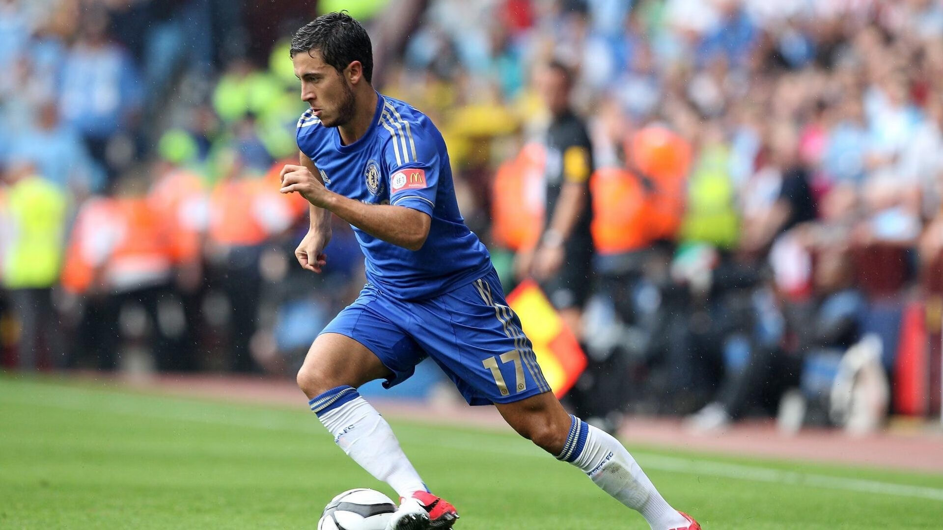 詹姆斯重返赛场，险胜首场状态出色，巴黎圣日耳曼观众沸腾！全场沸腾不已